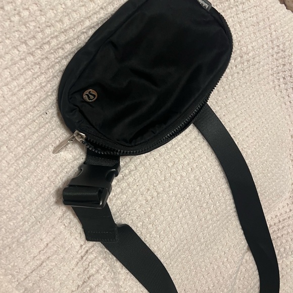 lululemon athletica Black Nylon Crossbody Sling - Picture 2 of 6